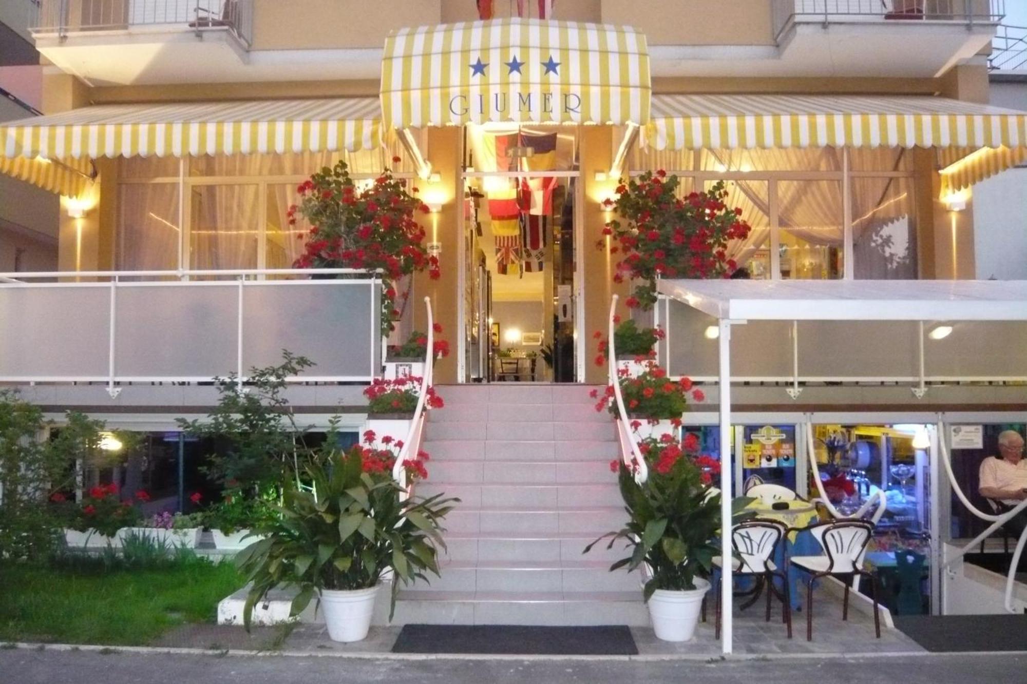 Hotel Giumer Rímini Exterior foto